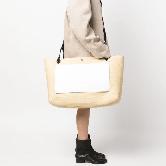 Maison Margiela embossed logo-patch raffia tote Beach Bag! Brand New w tags! - Picture 3 of 14